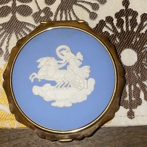 Stratton Wedgwood Blue Celadon Jasperware Powder Compact Vintage.